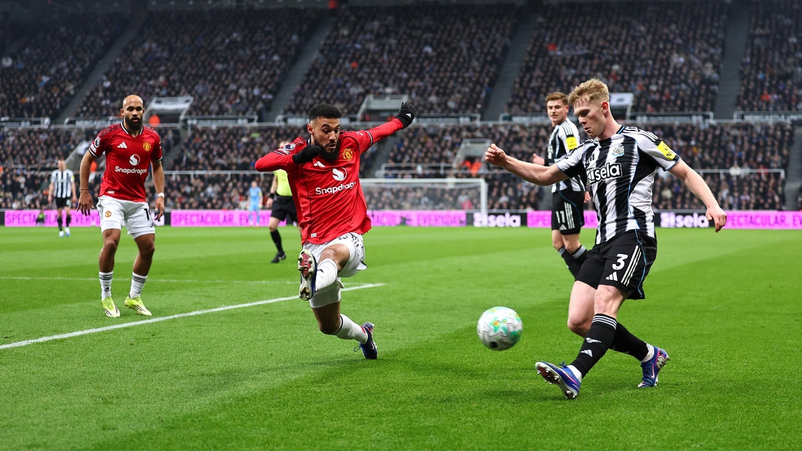 Newcastle v Manchester United updates