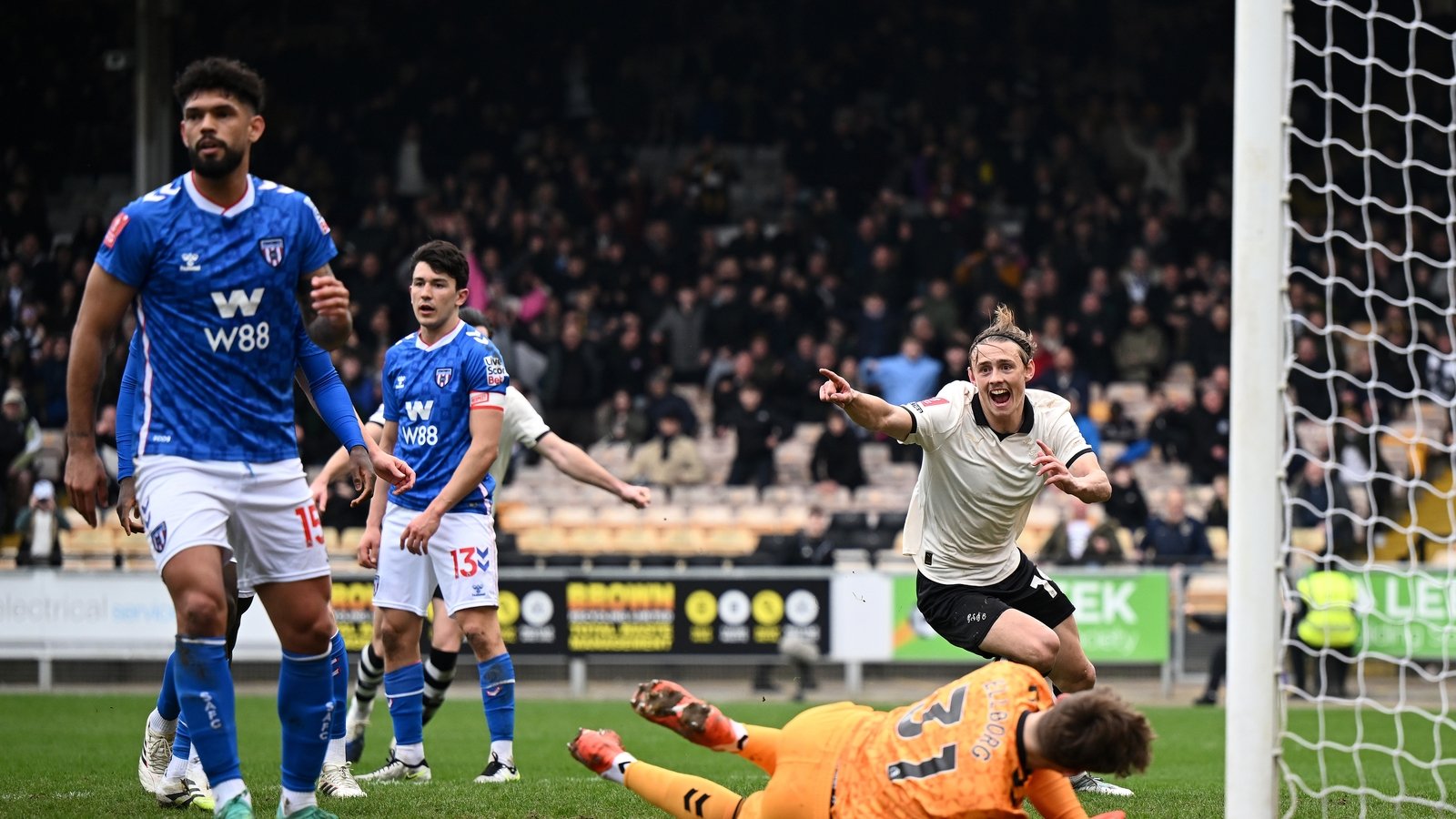 Sunderland and Fulham suffer shocks