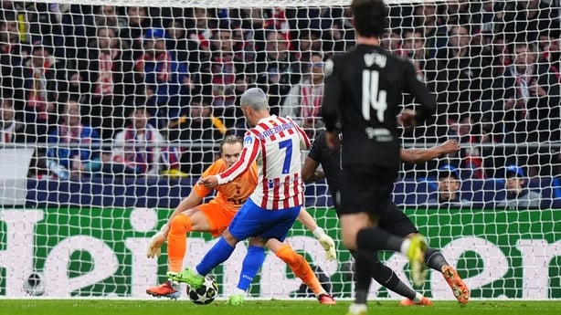 MADRID, SPAIN - MARCH 10: Antoine Griezmann of Atletico de Madrid scores his team's second goal during the UEFA Champions League 2025/26 Round of 16 First Leg match between Atletico de Madrid and Tottenham Hotspur FC at Estadio Civitas Metropolitano on March 10, 2026 in Madrid, Spain. (Photo by Ange