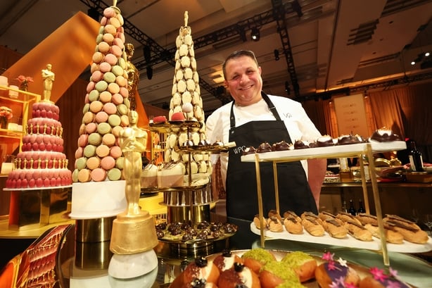 A chef poses next to a chocolate Pièce Montée at the 98th Oscars Governors Ball preview at the Ray Dolby Ballroom in Hollywood, California, on 10 March, 2026. (Photo by VALERIE MACON / AFP)