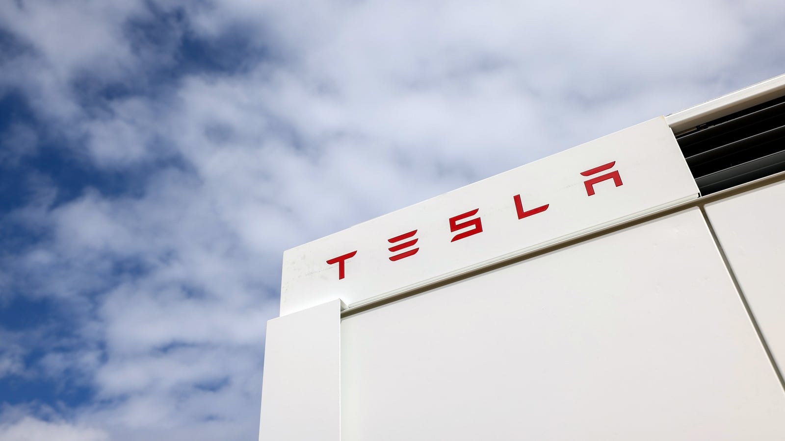 Tesla set to start supplying UK homes with electricity
