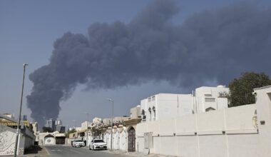 Trump threatens Iran oil hub as strait tensions rise