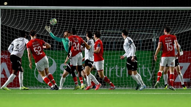 16 March 2026; Dundalk goalkeeper Enda Minogue makes a save during the SSE Airtricity Men's Premier Division match between Dundalk and Sligo Rovers at Oriel Park in Dundalk, Louth. Photo by Thomas Flinkow/Sportsfile
