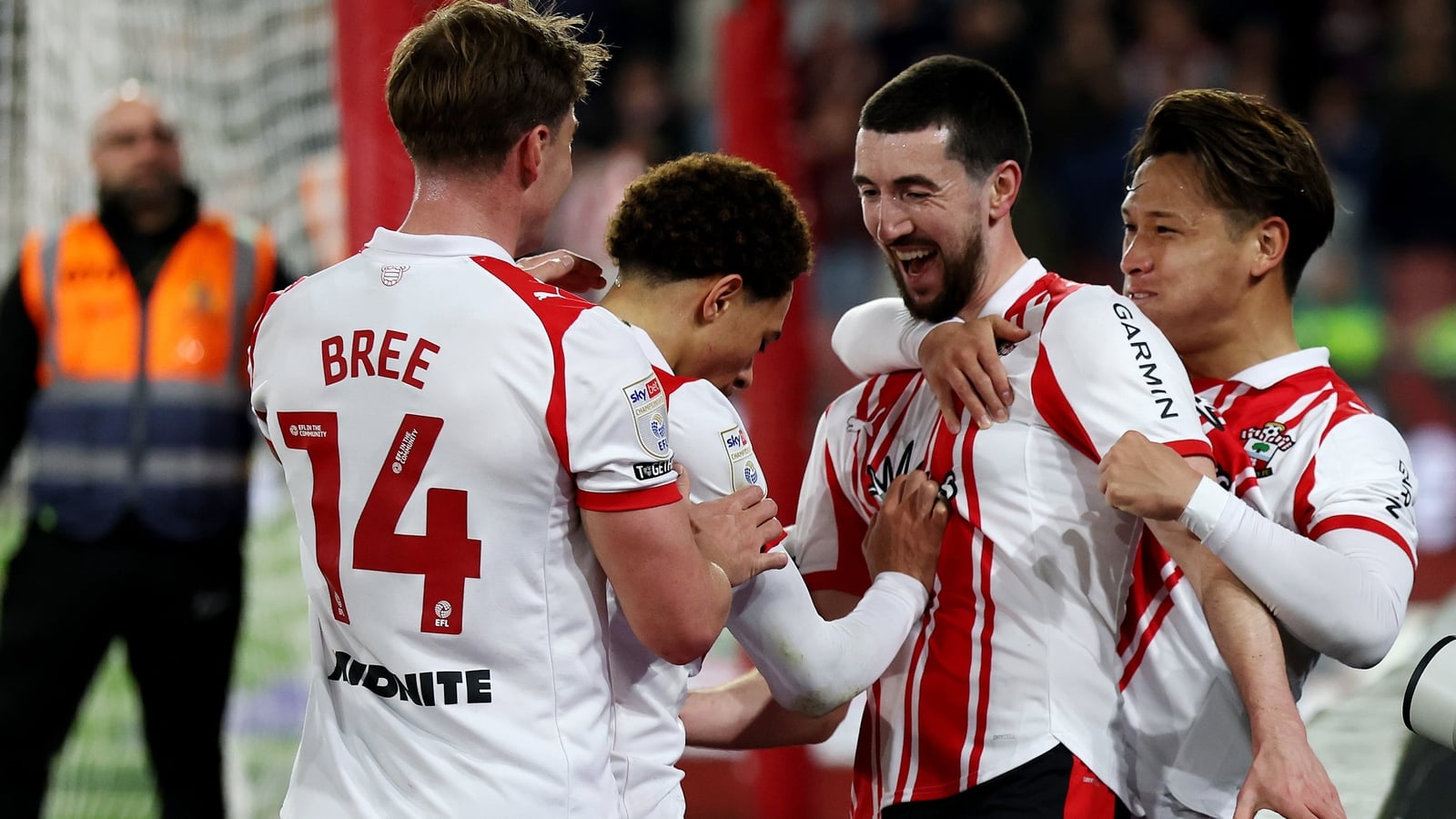 Azaz fires Southampton into Championship play-off places