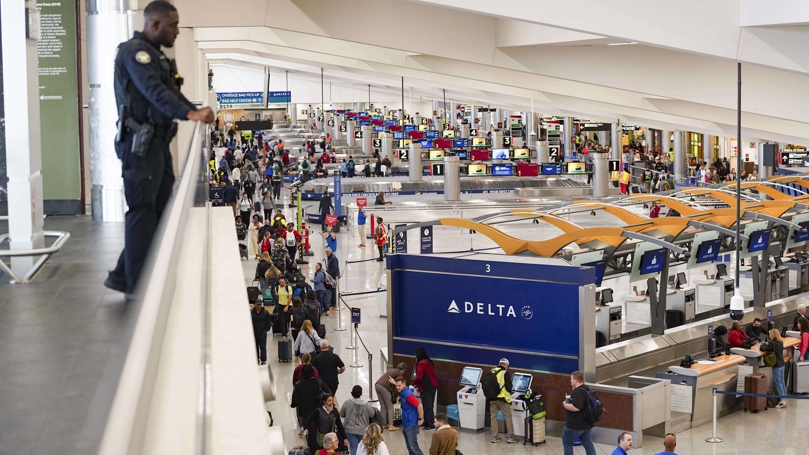 US Senate moves to end airport chaos over budget standoff