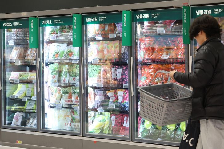A shopper walks down the frozen aisle at a supermarket in Seoul. Yonhap