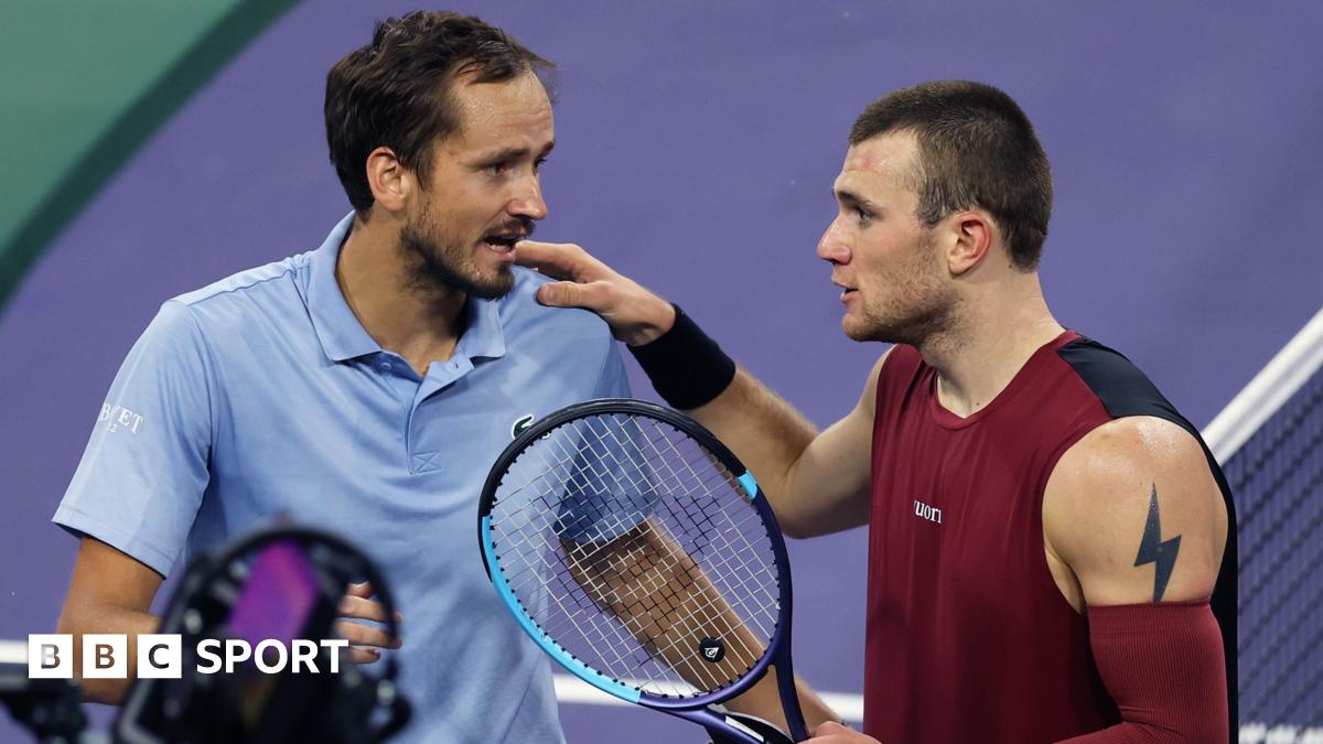 Daniil Medvedev (left) speaks to Jack Draper at the net after their Indian Wells quarter-final