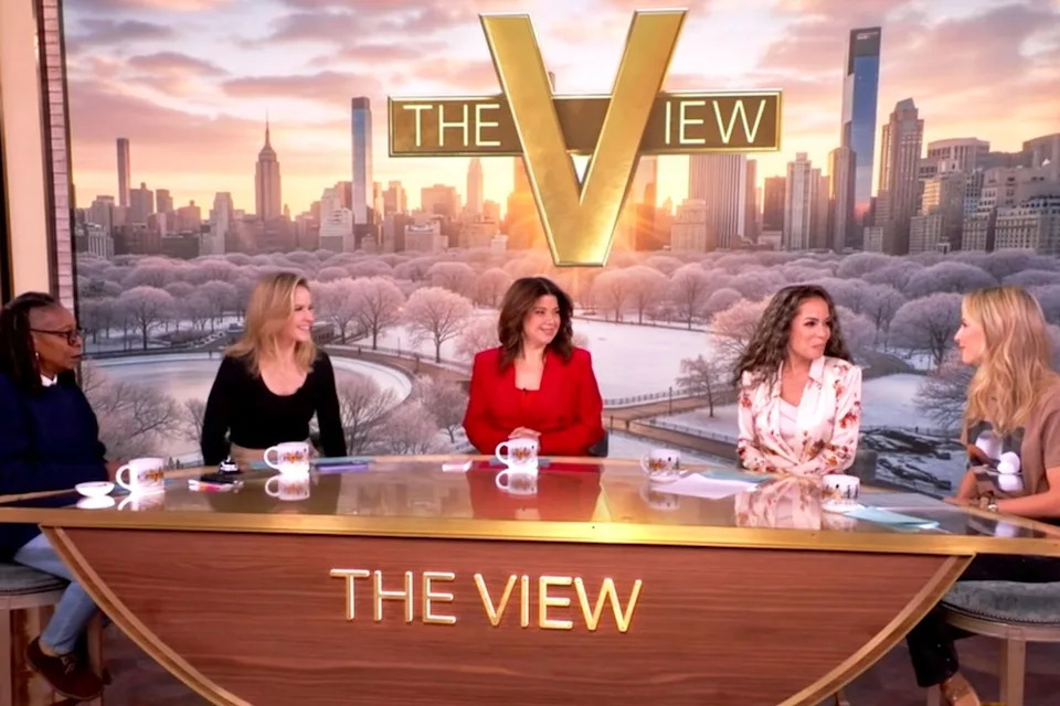 Elisabeth Hasselbeck (far right) returns to 'The View'Credit: ABC