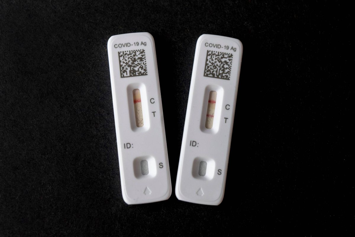 A positive and negative Covid-19 test (stock)
