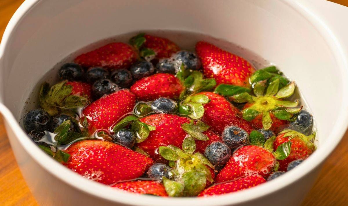 Picture of strawberries and blueberries soaking in water