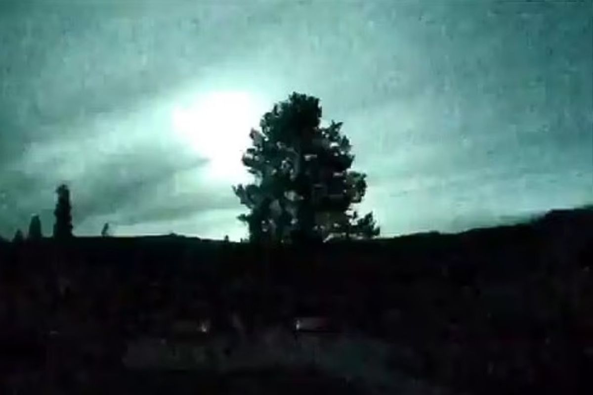 The moment the green colored meteor is spotted
