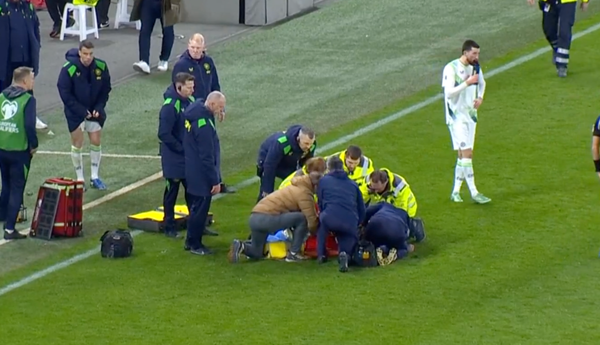 Sammie Szmodics suffered a worrying injury moments after coming on for Ireland