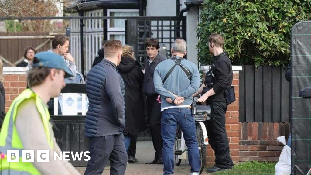 Paul Mescal and Barry Keoghan spotted as Beatles biopic filming begins - BBC