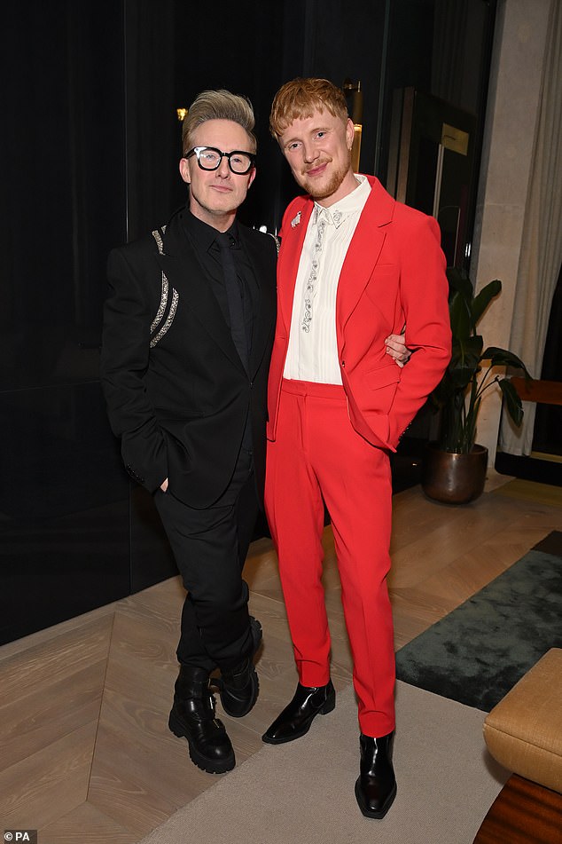 H joined broadcaster Owain Wyn Evans for a photo inside