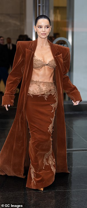 Showcasing her toned midriff, Maura completed the look with pointed orange heels and styled her brunette tresses in a sleek ponytail