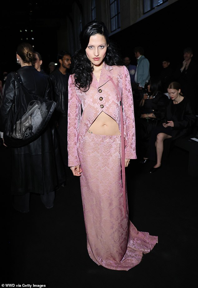 The American model, 28, flashed her flat tummy in a stylish lilac co-ord which included a buttoned top and a floor-length skirt