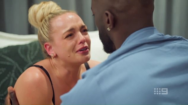 Clearly overwhelmed by the situation, Alissa broke down in tears when David told her he 'hated' seeing her so upset