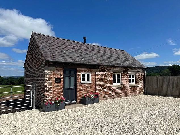 Bolesworth Bothy, a cottage in Cheshire with an outdoor hot tub with views of rolling hills