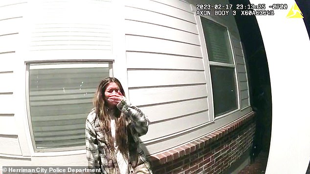 The officer urges Paul to calm down and lower her voice so as not to wake up her children. She interrupts him repeatedly and gets a glass of water and calls her father, asking him to come observe