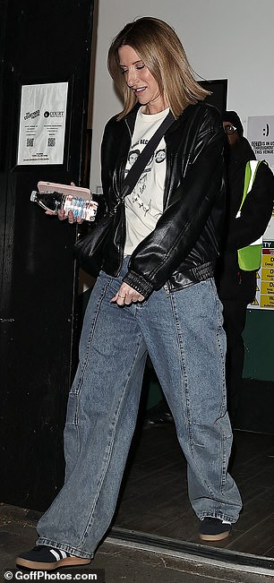 Joanne, 44, looked incredible as she showed off her transformation wearing a signed T-shirt under a black leather jacket and rocked a pair of cool blue denim jeans