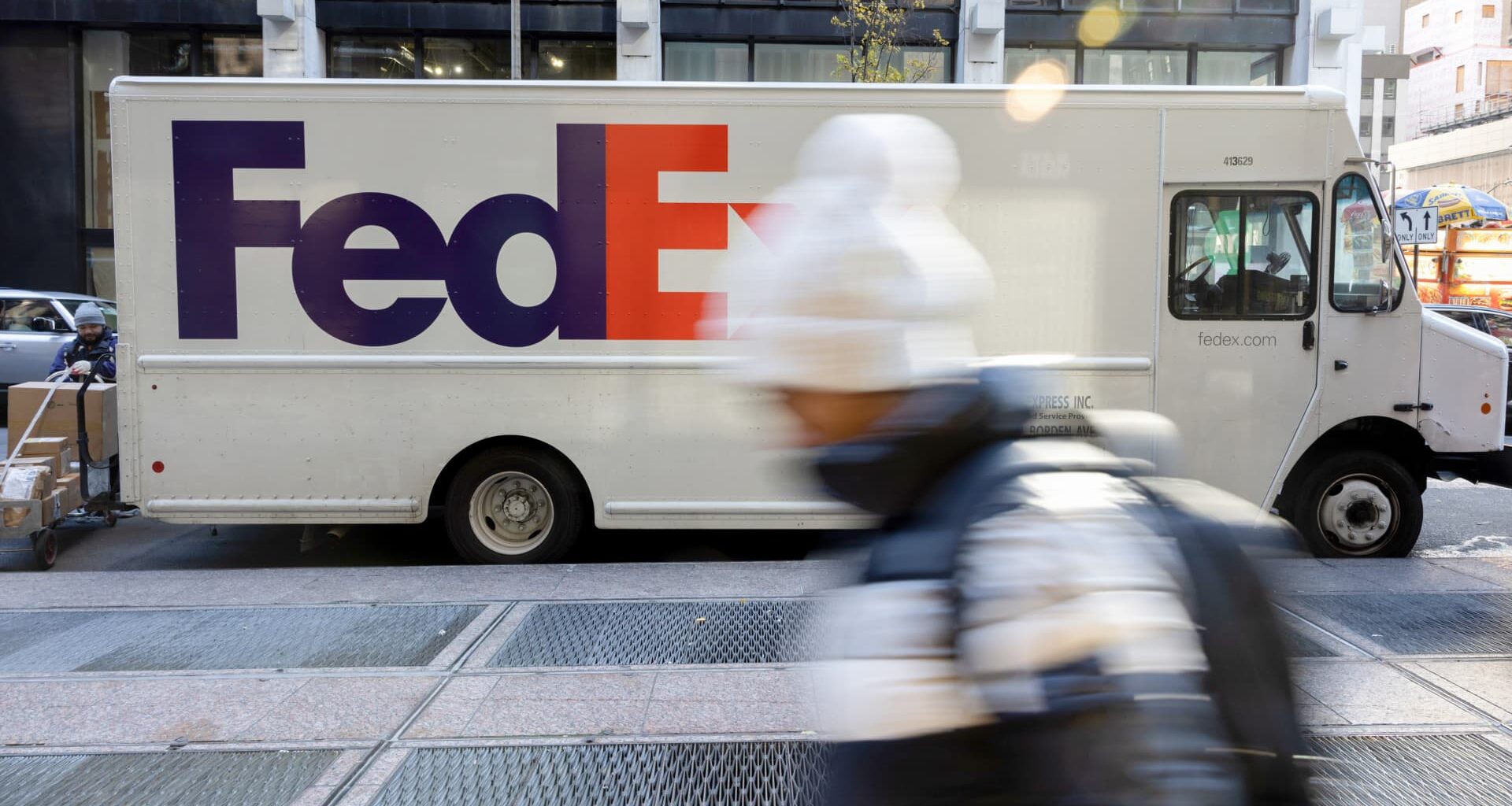 Inside FedEx effort to deliver AI training to over 400,000 workers