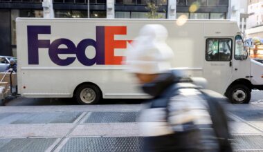 Inside FedEx effort to deliver AI training to over 400,000 workers