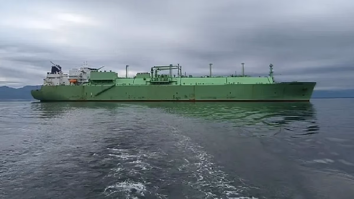 Russian gas tanker drifting in the Mediterranean may explode, threatening environmental disaster