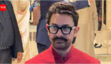 Arjun Tendulkar and Saaniya Chandhok wedding: Aamir Khan attends the celebration without Gauri Spratt - Watch VIDEO | Hindi Movie News