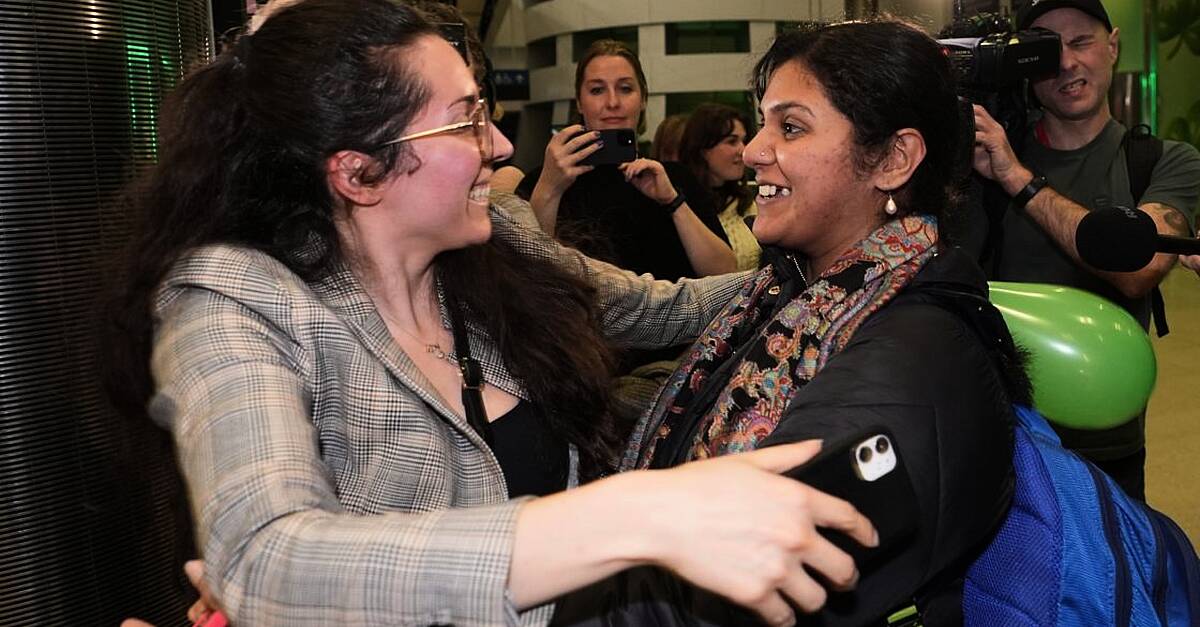 Passengers of second plane from Dubai return to Ireland