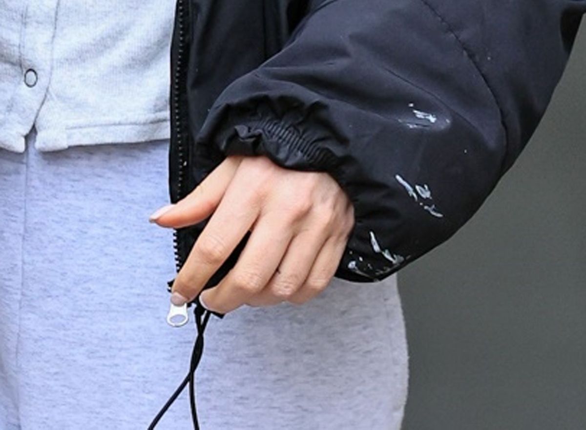 Stacey did not have her ring on