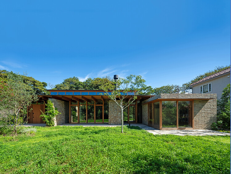 House at the Urban-Nature Threshold / Teitakusubako + Yusuke Igarashi Architects - Image 5 of 26
