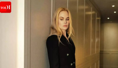 Nicole Kidman says she told Alexander Skarsgård in ‘Big Little Lies’ to ‘put away the falafel’ before the kissing scene |