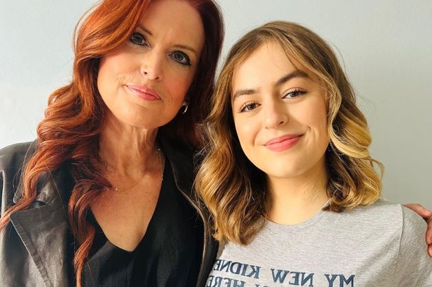 Journalist donates kidney to girl (16) after mother appeals to local newspaper