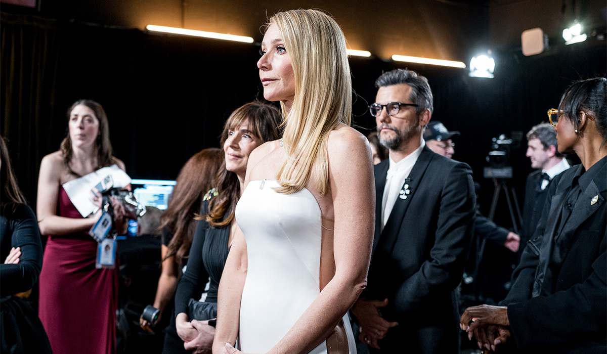 Gwyneth Paltrow wears the boldest dress at the Oscars