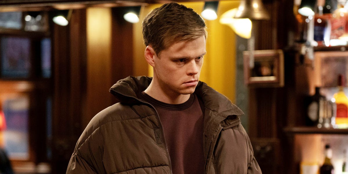 EastEnders kicks off Oscar Branning love triangle in passionate new scenes