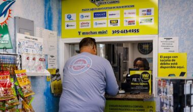 Cash Losing Its Crown in the World’s Biggest Money Corridor