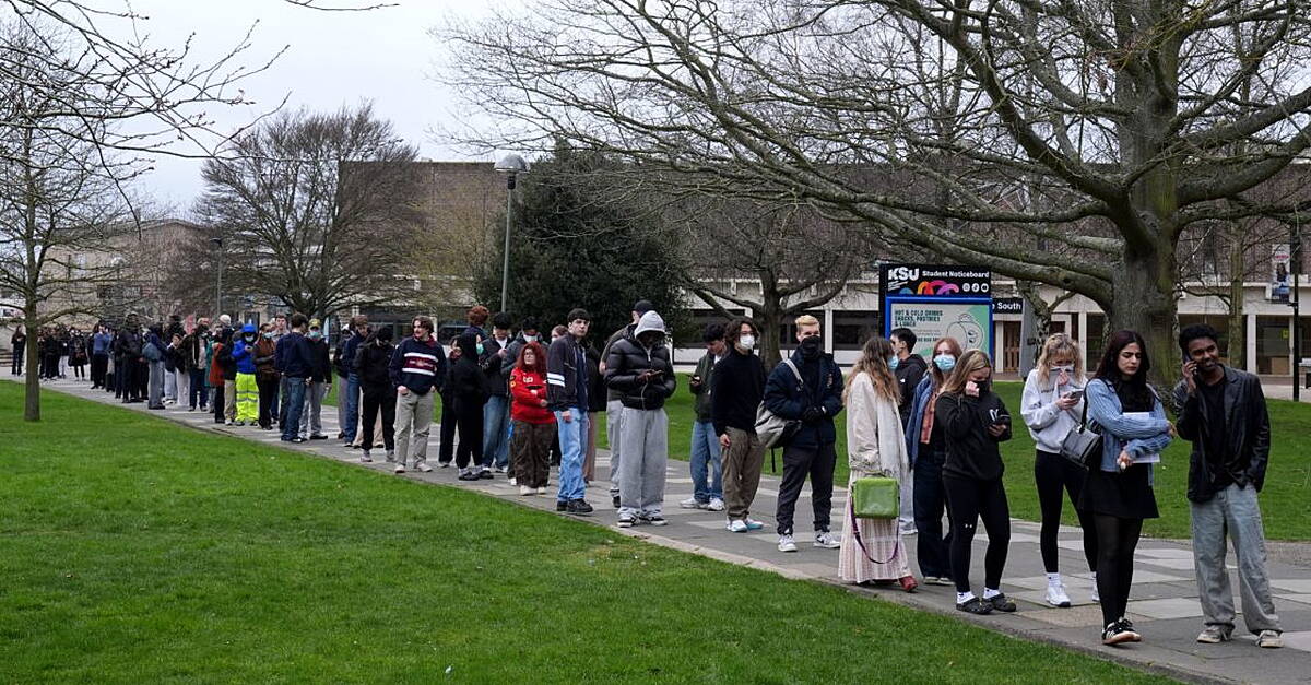 Students in halls in Kent to be offered meningitis B vaccine over coming days