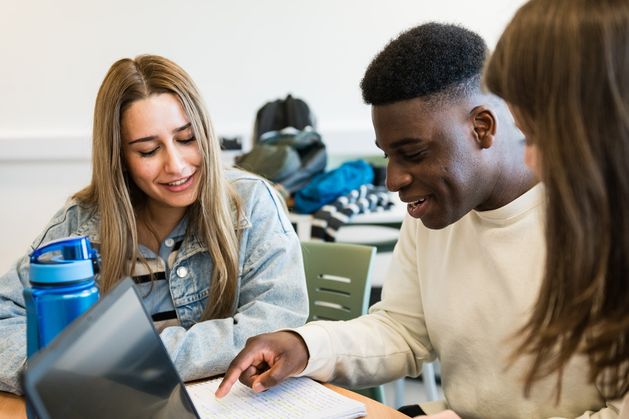 Almost one thousand students sign up for free Leaving Certificate revision classes organised by ATU