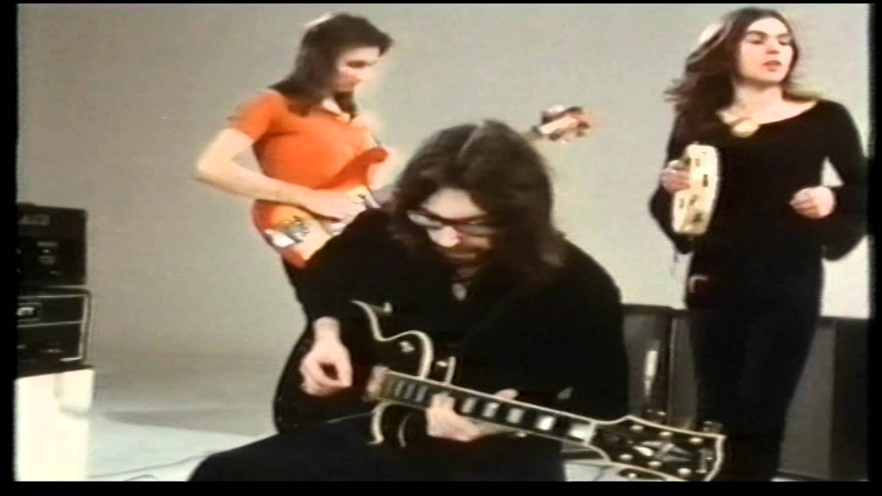 Genesis Live 1972 The Return of Giant Hogweed Popshop HD - YouTube