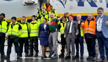 Michael O’Leary dons Mayo jersey at Ireland West Airport and says it can continue to grow with Government help