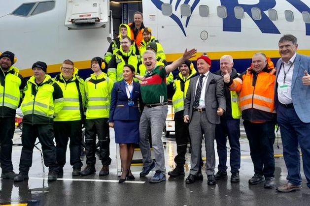 Michael O’Leary dons Mayo jersey at Ireland West Airport and says it can continue to grow with Government help