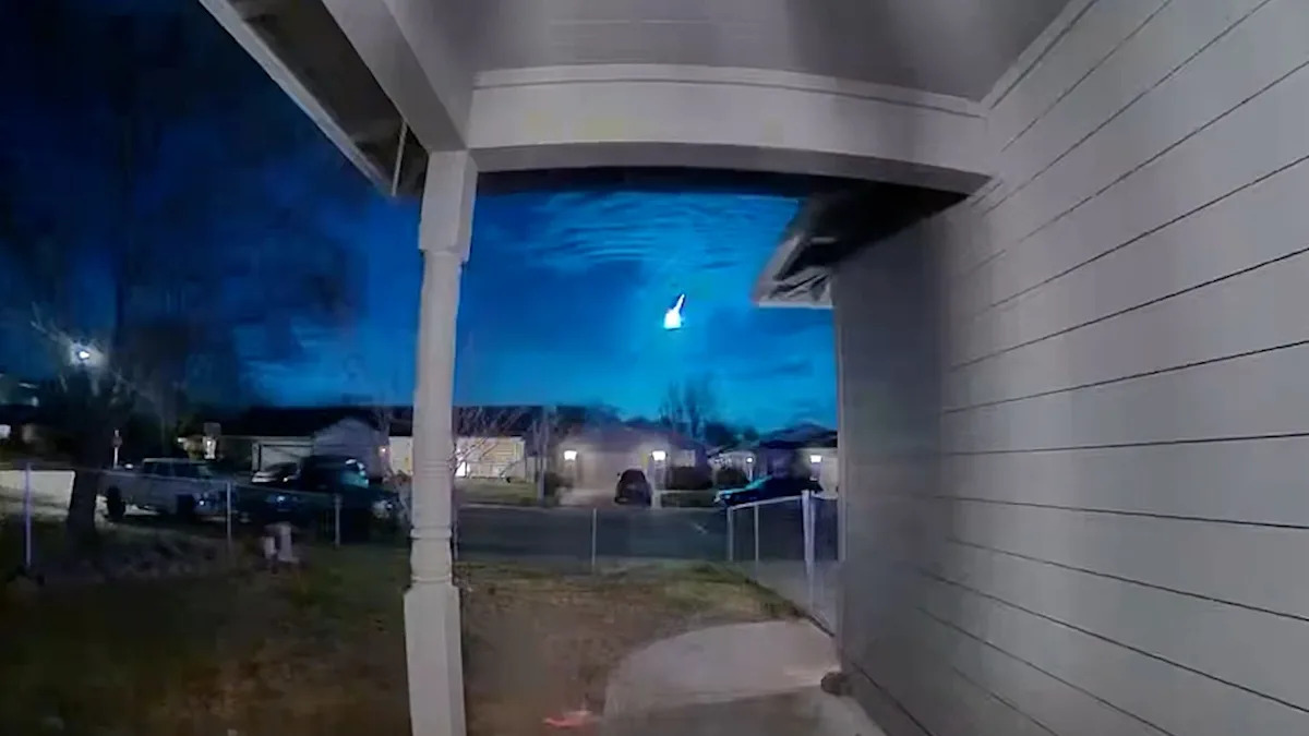 Video shows 'fireball' briefly illuminate Oregon skyline