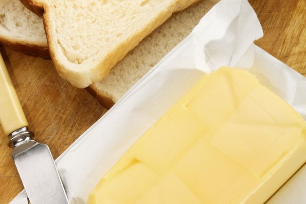 Supermarkets follow each other cutting the prices of butter and milk