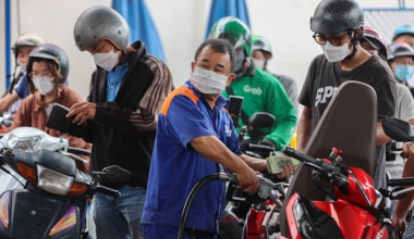 Gasoline prices fall - VnExpress International