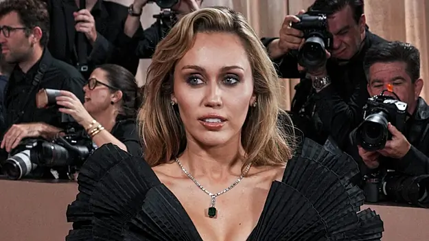 Miley Cyrus Gets Emotional In Hannah Montana 20Th Anniversary Special Trailer