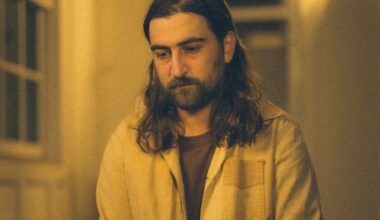 Noah Kahan Considers the Weight of Fame on Single 'Porch Light'