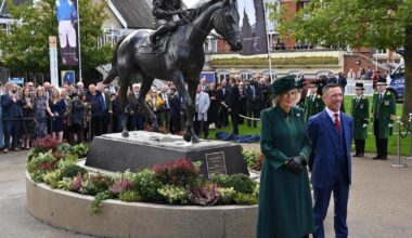 Tristram Lewis is the artist creating bronze horse sculptures