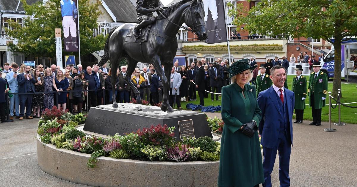 Tristram Lewis is the artist creating bronze horse sculptures
