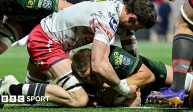 Sean Jansen scores for Connacht against Scarlets