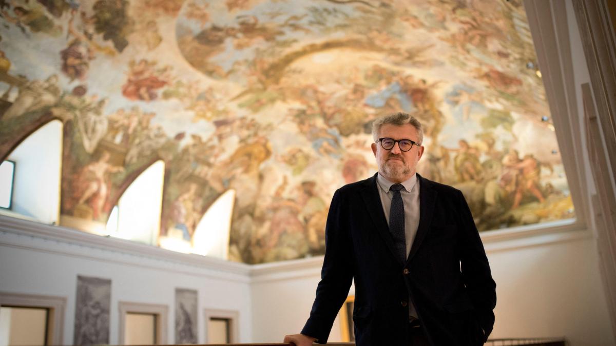 As Prado takes on tour groups, can art ever be intimate again?